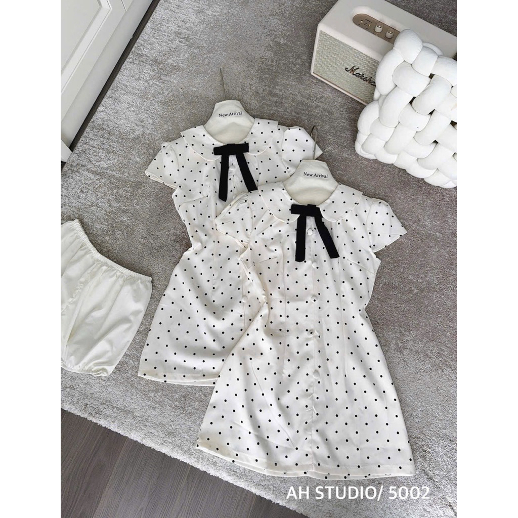 (Kèm quần trong) Váy Thiết Kế Cổ Sen Tay Hến Đính Nơ Cúc Bọc Hoạ Tiết Chấm Bi Tiểu Thư “Julie Dress” | BigBuy360 - bigbuy360.vn