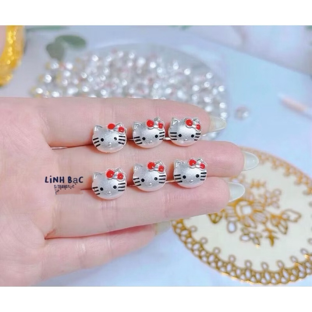 CHAM MÈO XUYÊN VÒNG BẠC