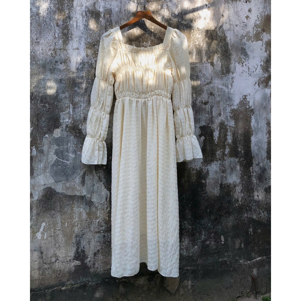 Đầm đũi nhún màu kem T7238