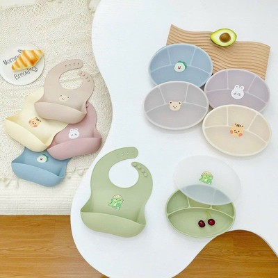 Set ăn dặm cho bé silicon cao cấp KidsWorld KW2 gồm 2 sản phẩm yếm ăn dặm và khay oval hình động vật