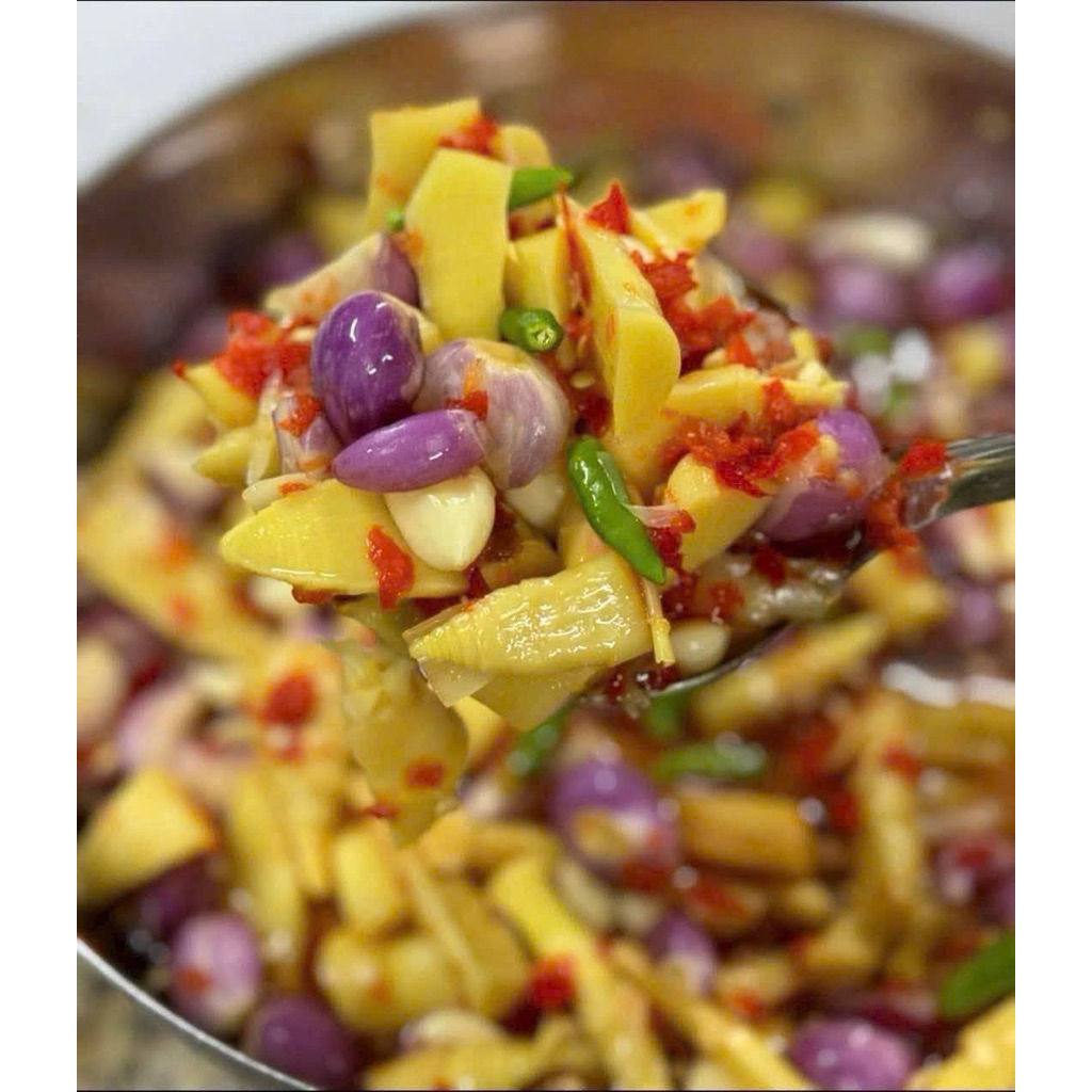 113K Hủ 800g kim chi măng non ớt xiêm xanh (Măng nụ) (Hỏa tốc)