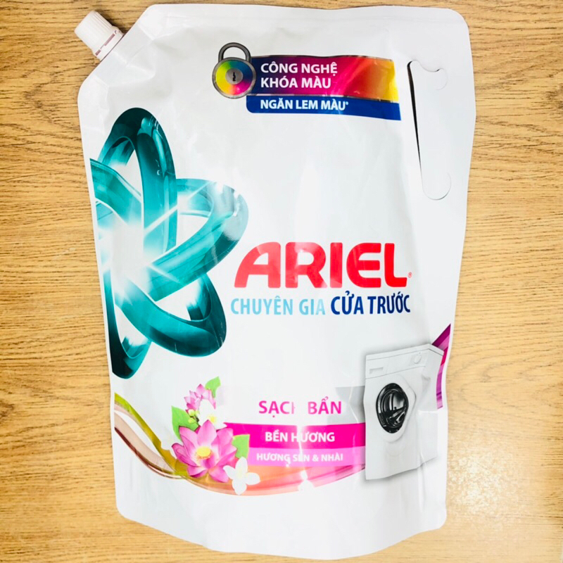Nước giặt Ariel chuyên gia cửa trước hương sen & nhài 1,5L