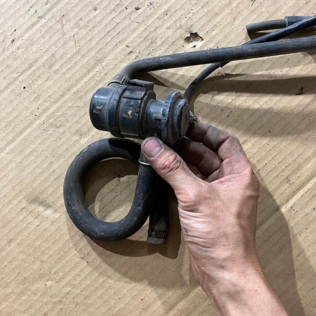 cụm ống thở,van khí thải kèm dây ống thở của các đời kymco,những dòng như kymco hi, kymco candy   (z