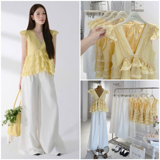   Hàng loại 1  Set áo voan cổ V bèo tầng cột nơ lưng vàng phối quần dài trắng lưng chun basic sang trọng - SEP Studio 