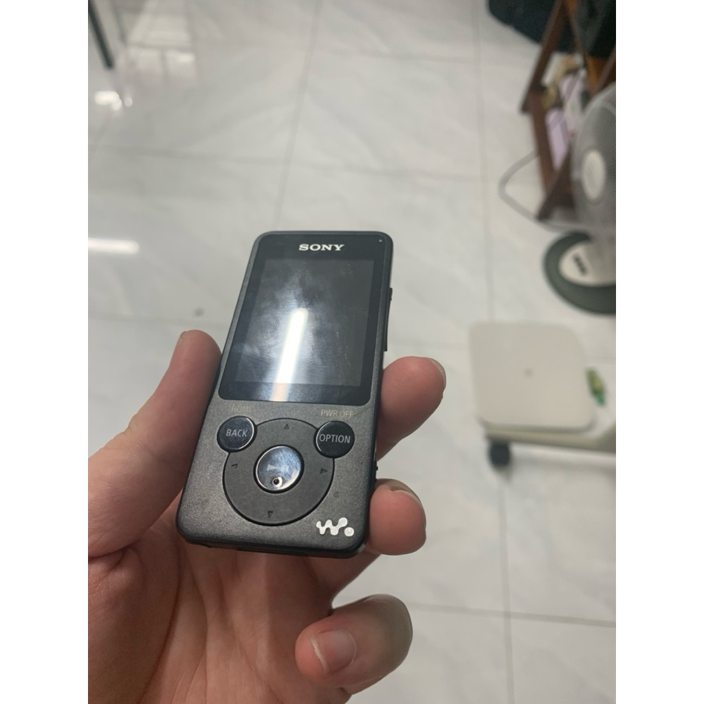 🎧 Máy nghe nhạc Sony E083 – Nhỏ gọn, Âm thanh chất lượng 🎶