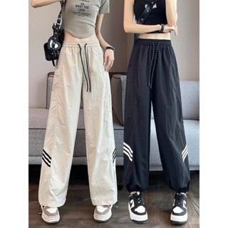 Quần Dù Ống Rộng Nam Nữ APT Unisex, Quần Jogger Ulzzang Dây Rút, Thiết Kế 3 Sọc Trắng Năng Động, Chất Vải Gió Nhăn