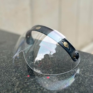 Kính bubble bo ngắn Royal gắn mũ bảo hiểm có 3 nút khuy trên mũ
