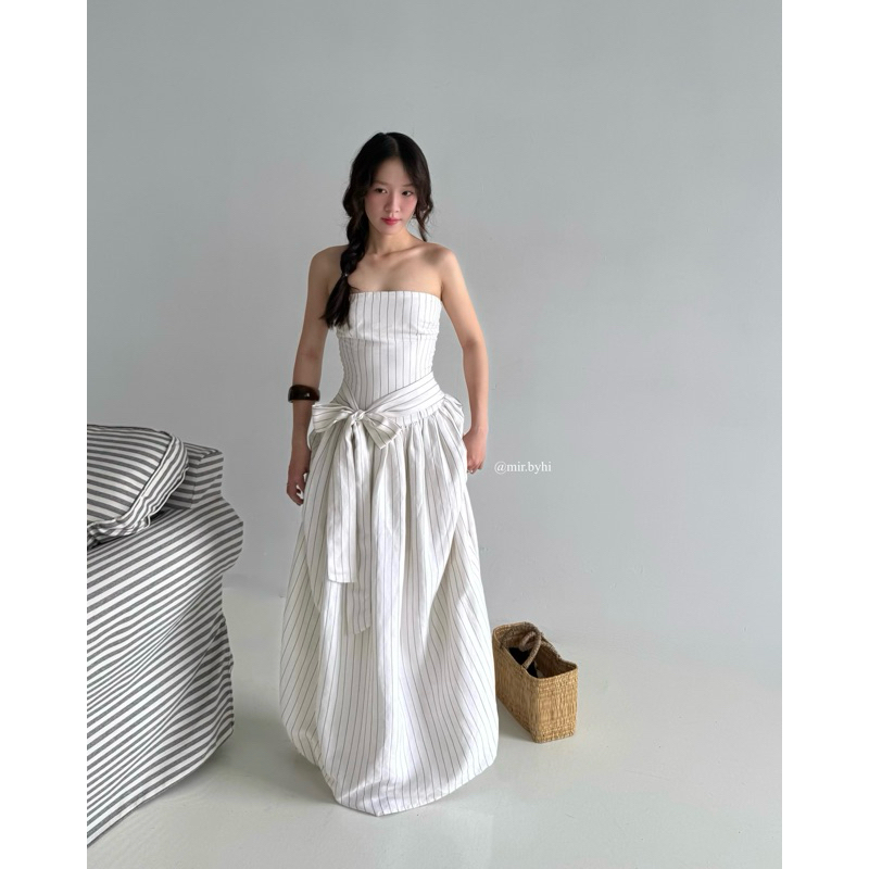 𝐆𝐑𝐀𝐂𝐄 𝐃𝐑𝐄𝐒𝐒  | mir.byhi | Đầm quay sọc thắt eo nơ smockin co dãn | BigBuy360 - bigbuy360.vn