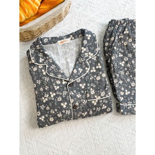  Pyjama đồ ngủ chất vải Xô Muslin họa tiết hoa nhí nền đen mặc nhà thoáng mát | Binh Chau Pijama 