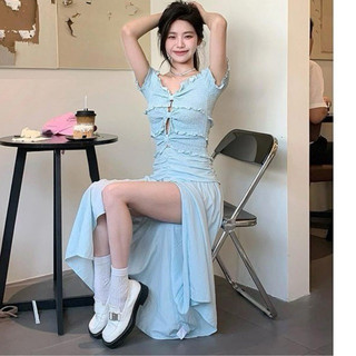 [SẴN] Váy maxi dáng dài đi biển, đầm dài xẻ tà cao màu xanh dương nhạt, váy trễ vai sexy, đầm du lịch  - V528