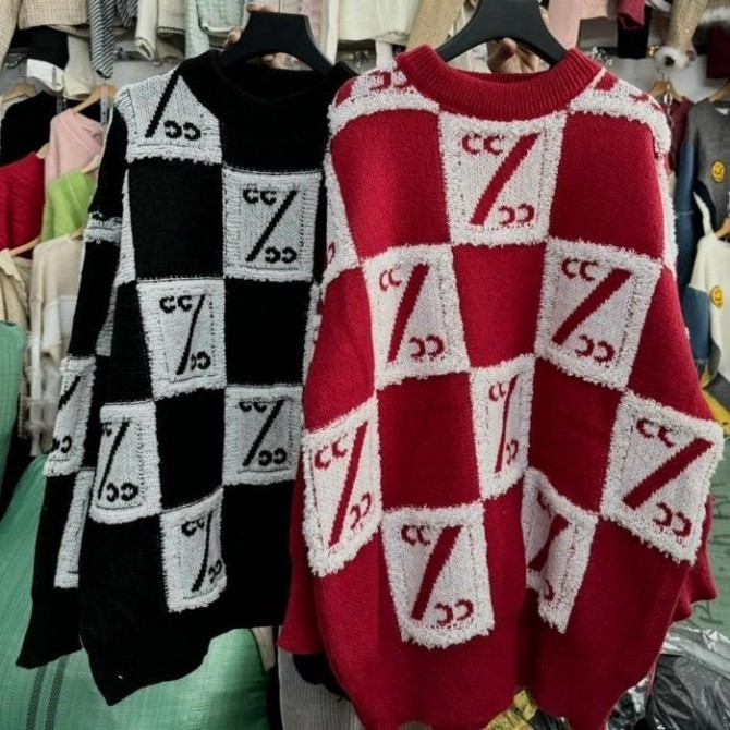 𝙆𝙞𝙢 𝘼𝙣𝙝 𝘽𝙪̀𝙞// Áo Len Đôi Form Rộng Unisex họa Tiết Caro phối Chữ C Phong Cách Hàn Quốc – Áo Sweater Couple Nam Nữ | BigBuy360 - bigbuy360.vn