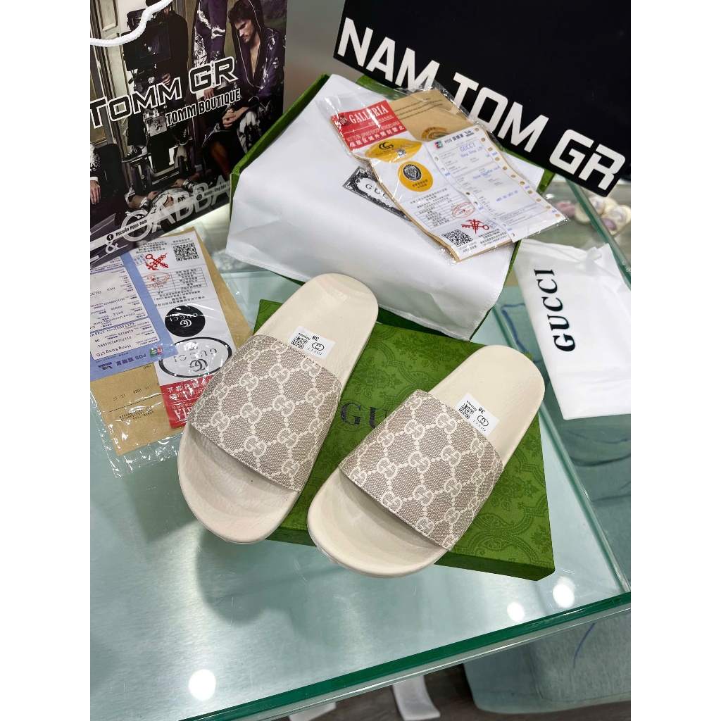 Dép  nam thời trang mẫu mới 2024, quai da gắn khuy thiết kế sang trọng.