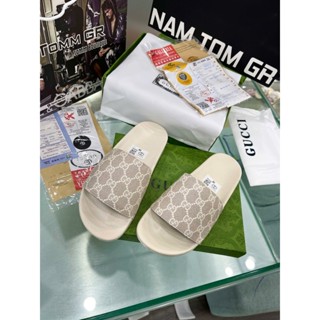 Dép  nam thời trang mẫu mới 2024, quai da gắn khuy thiết kế sang trọng.