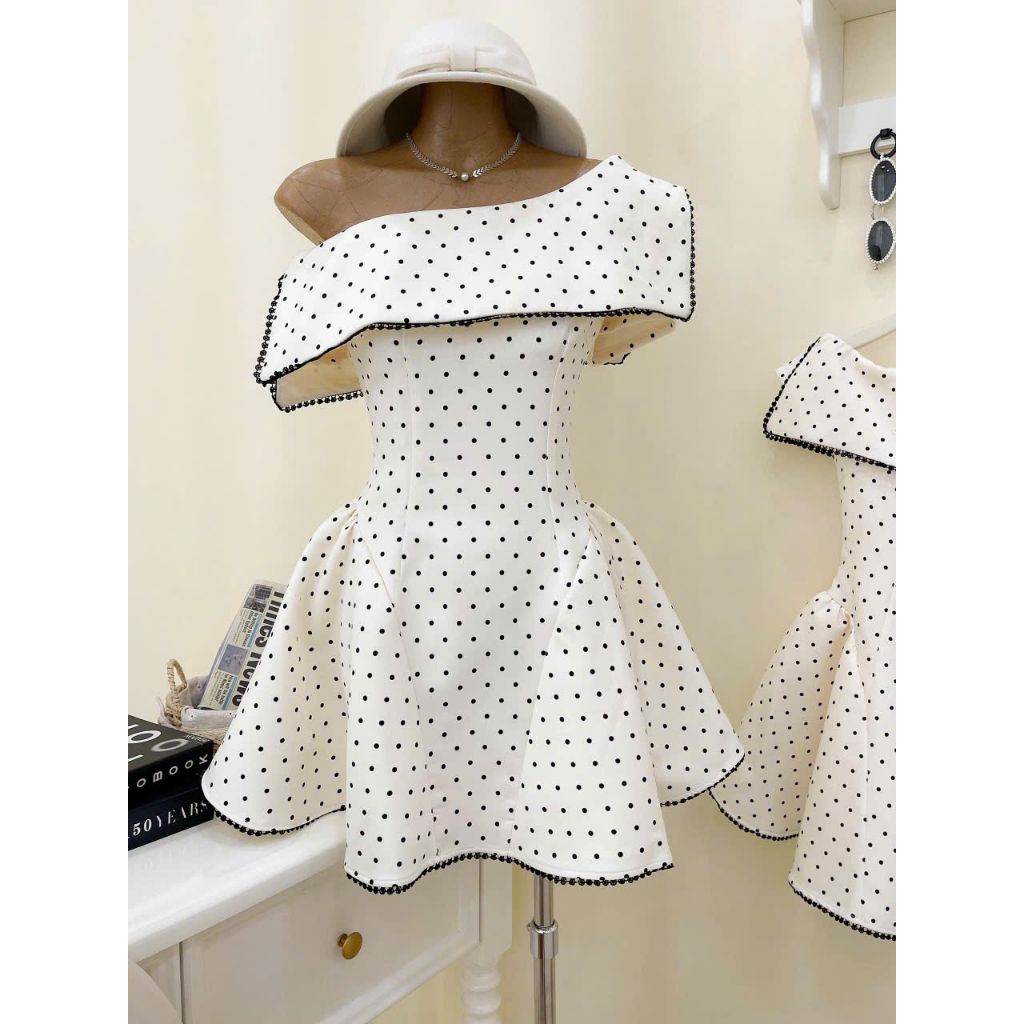 Đầm lệch vai chấm bi phối ren xinh dịu dàng Taron Dress | BigBuy360 - bigbuy360.vn