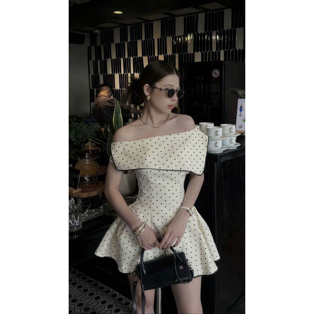 Đầm lệch vai chấm bi phối ren xinh dịu dàng Taron Dress | BigBuy360 - bigbuy360.vn