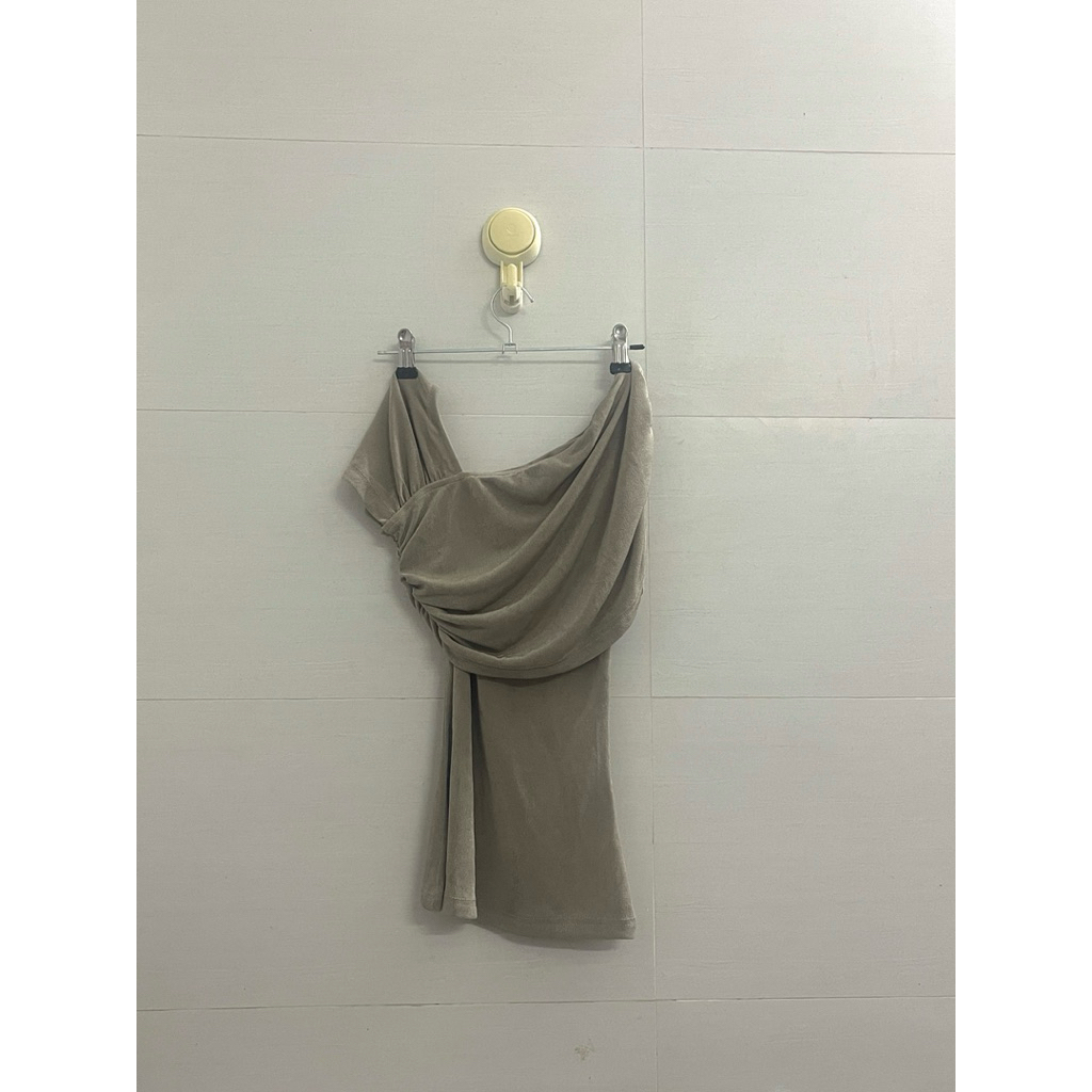 áo trễ vai mio lady màu nâu size M