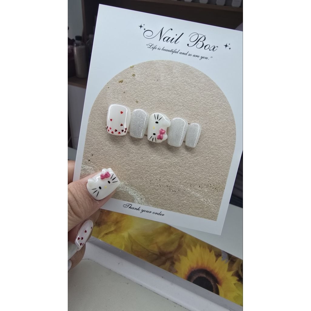 Nailbox Hello Kitty vẽ nổi size L