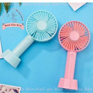 quạt cầm tay thổi mi có 3 cấp tốc độ từ nhẹ đến mạnh quạt có dùng pin cell ( Gia Bảo )