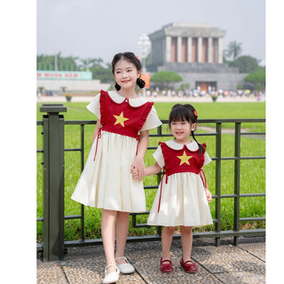  Set Tết độc lập 2 9 cho bé gái Set 2CT: váy baby doll chất thô hàn kèm áo yếm cờ đỏ sao vàng cho bé 9-25kg Juny Kids 