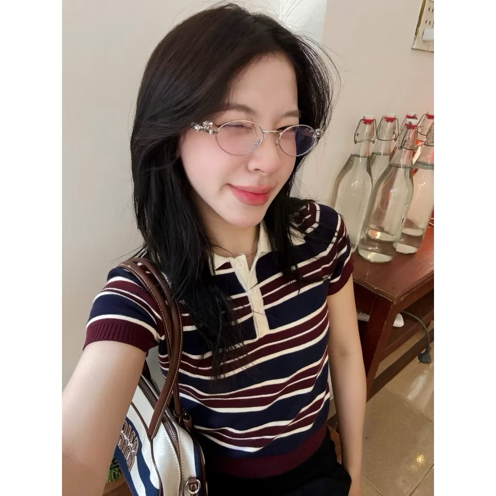 Áo len kẻ đỏ than tay cộc dệt kim form croptop
