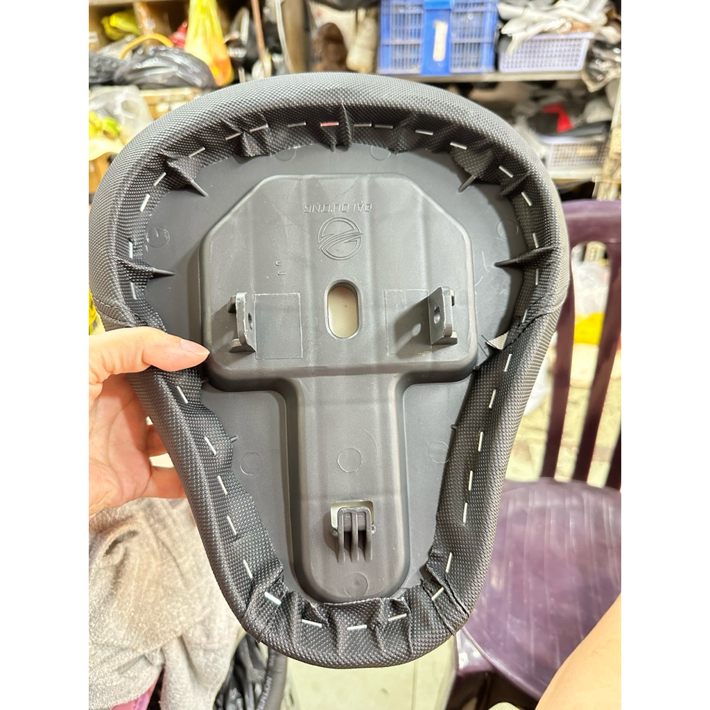 YÊN ZIN XE ĐIỆN K1,VCV1( ĐẾ NHỰA CHÍNH HÃNG V1VN); PÁT SẮT YÊN SAU XE ĐIỆN V1,K1,VC