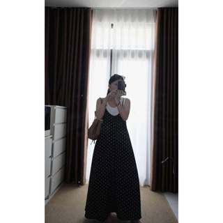 Set váy Chililuu váy hai dây chấm bi dáng suông dài kèm áo thun trắng ba lỗ phong cách cá tính