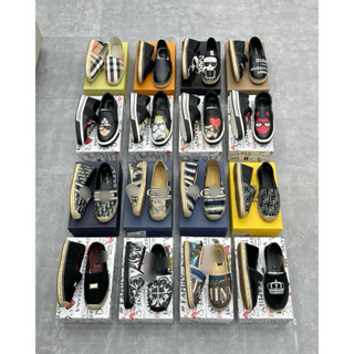 Giày lười nam cao cấp hoạ tiết hình thêu siêu nét màu sắc bắt mắt from dáng nhỏ gọn dễ mang.