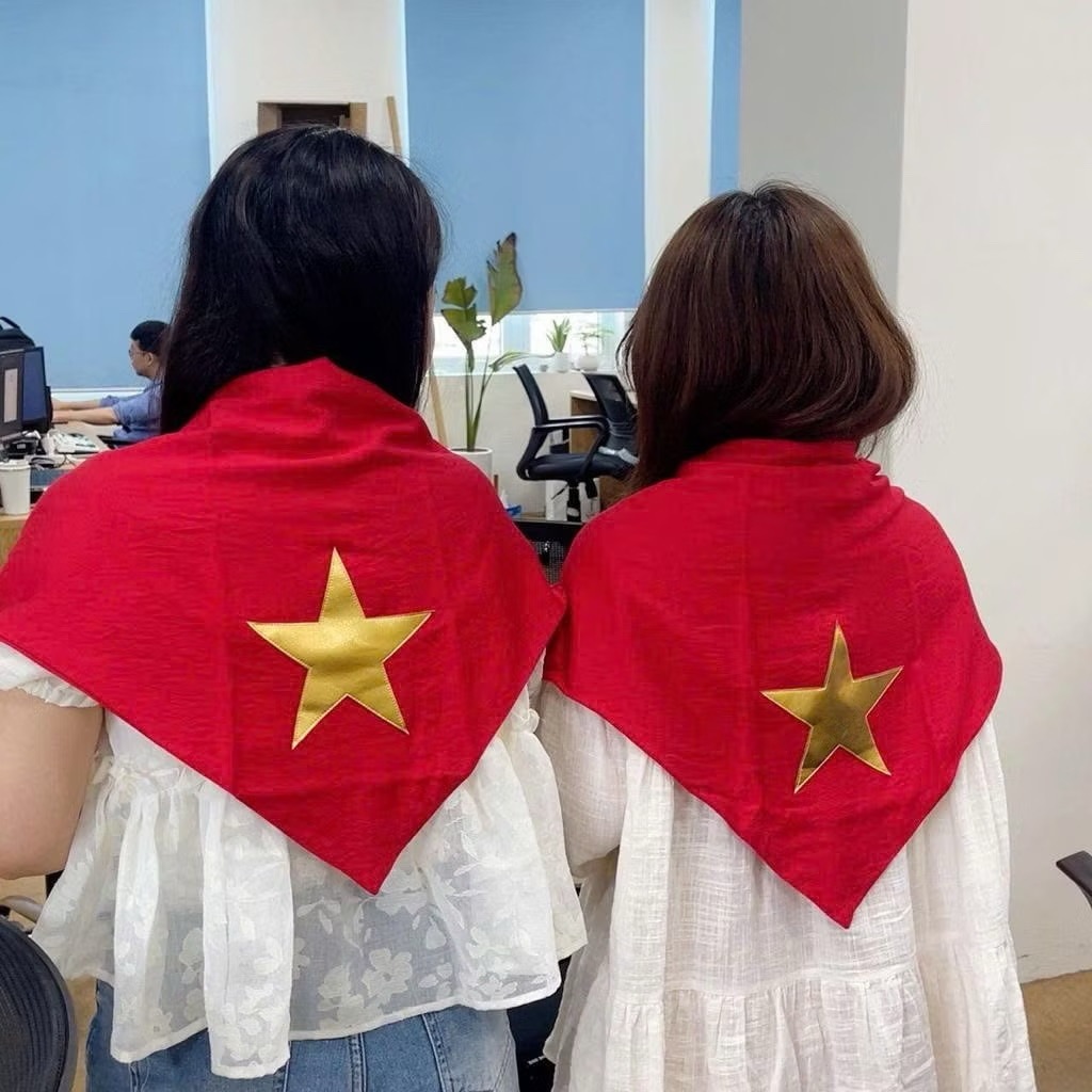 Khăn Choàng Đỏ Sao Vàng, Khăn Cờ Việt Nam, Khăn Cờ 2/9 Sao Vàng Lấp Lánh Chất Liệu Tơ Mềm mịn