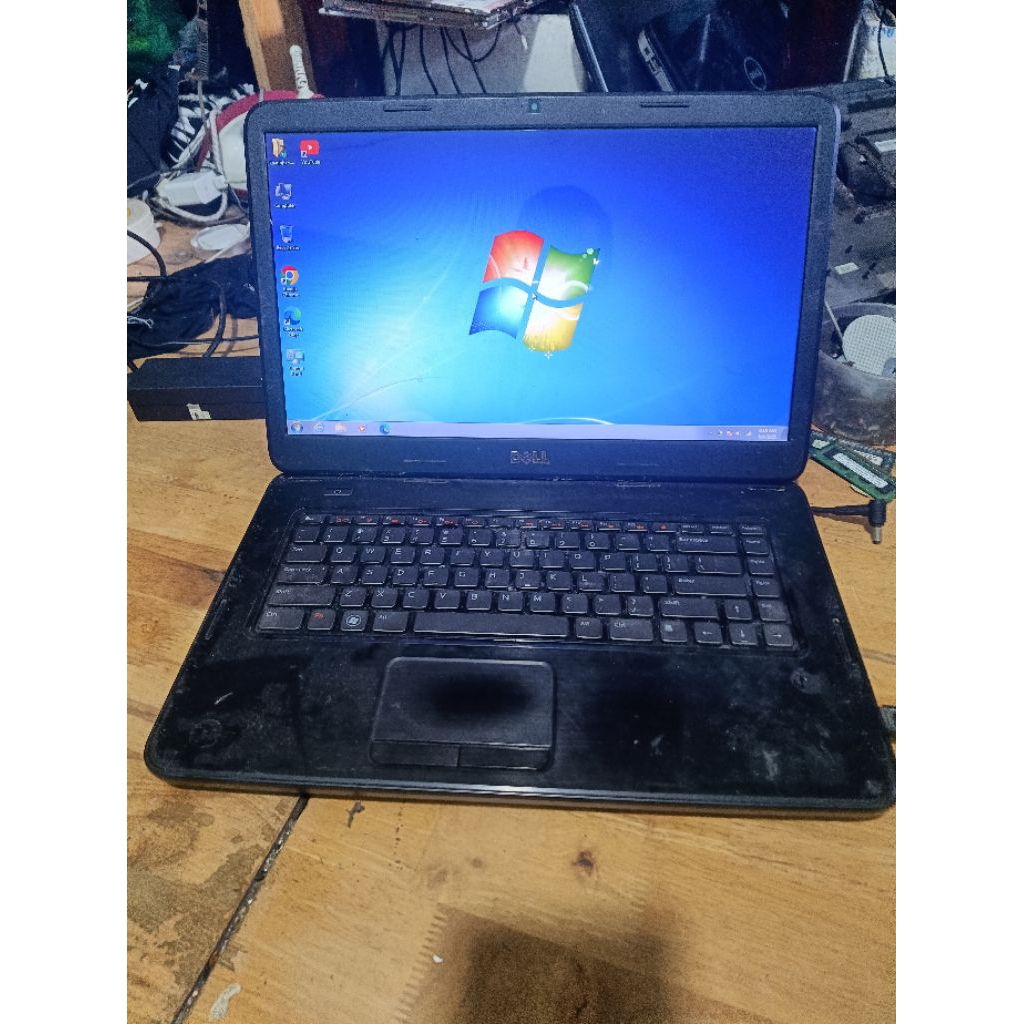 lap top dell n5050 xài OK.dung chuột rơi shop tăng.man hình lớn xem chi tiết dưới mộ tả 👇