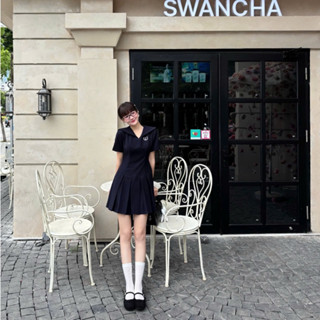 GERME Đầm xếp ly nữ Hạ Miên màu xanh navy cổ thủy thủ thêu logo ngực, Váy kiểu nữ vải chéo Kaki thanh lịch VVNH062514