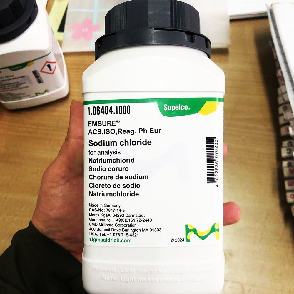 NaCl - Sodium Chloride (Chai 1 kg) Hoá chất thí nghiệm - Chính hãng merck - Đức