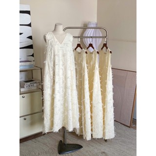  TUBYCATU | Đầm maxi sát nách ren xù màu kem 