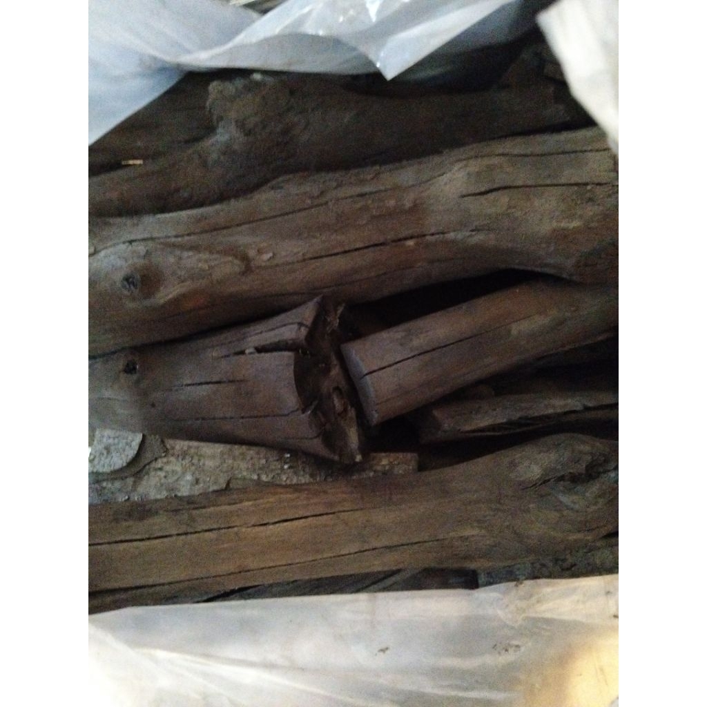 Bọc 10kg than củi đước