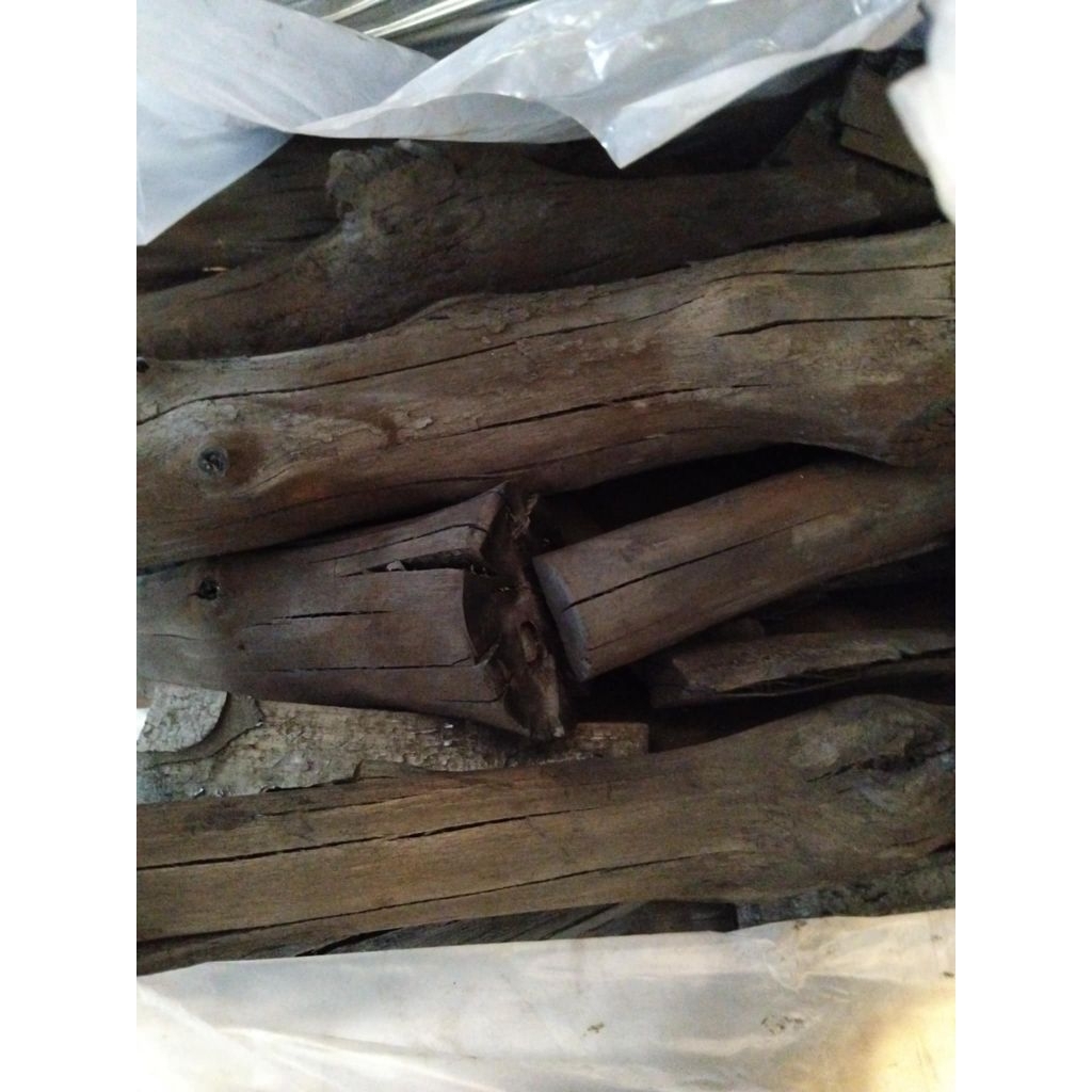 Bọc 10kg than củi đước