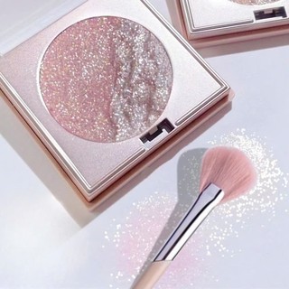 Cọ trang điểm highlight dạng quạt COLOURPOP Fan Highlight Brush C208
