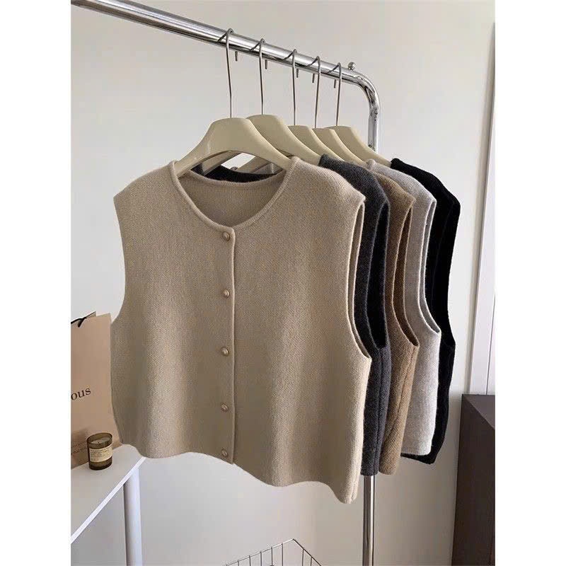 Áo Gile Len Màu Trơn Dáng Vừa Cài Khuy Đồng, Cổ Tròn Nữ Tính Phối Sơ Mi Phong Cách Vintage Chất Len Lông Thỏ Shopquacam | BigBuy360 - bigbuy360.vn