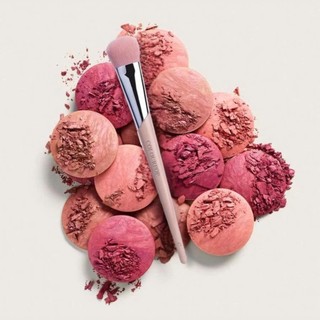 Cọ đánh nền và đánh má hồng lông mềm thiết kế cán cọ dài và hình dáng form cọ vát COLOURPOP Foundation brush C47