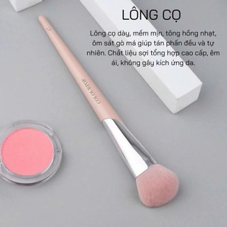 Cọ đánh nền và đánh má hồng lông mềm thiết kế cán cọ dài và hình dáng form cọ vát COLOURPOP Foundation brush C47