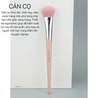 Cọ đánh nền và đánh má hồng lông mềm thiết kế cán cọ dài và hình dáng form cọ vát COLOURPOP Foundation brush C47