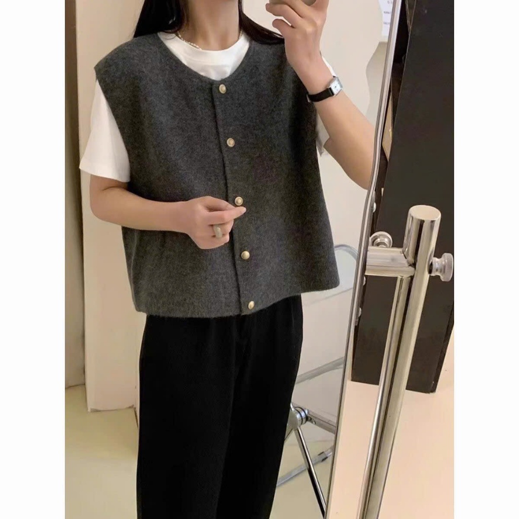 Áo Gile Len Màu Trơn Dáng Vừa Cài Khuy Đồng, Cổ Tròn Nữ Tính Phối Sơ Mi Phong Cách Vintage Chất Len Lông Thỏ Shopquacam | BigBuy360 - bigbuy360.vn