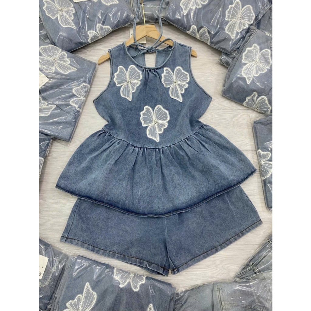 Set bộ ngắn nữ đi chơi chất Jean áo cổ tròn không tay phối quần đùi ngắn siêu dễ thương và tôn dáng