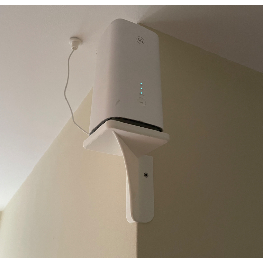 B48 - Giá treo tường góc ngoài cho modem WiFi