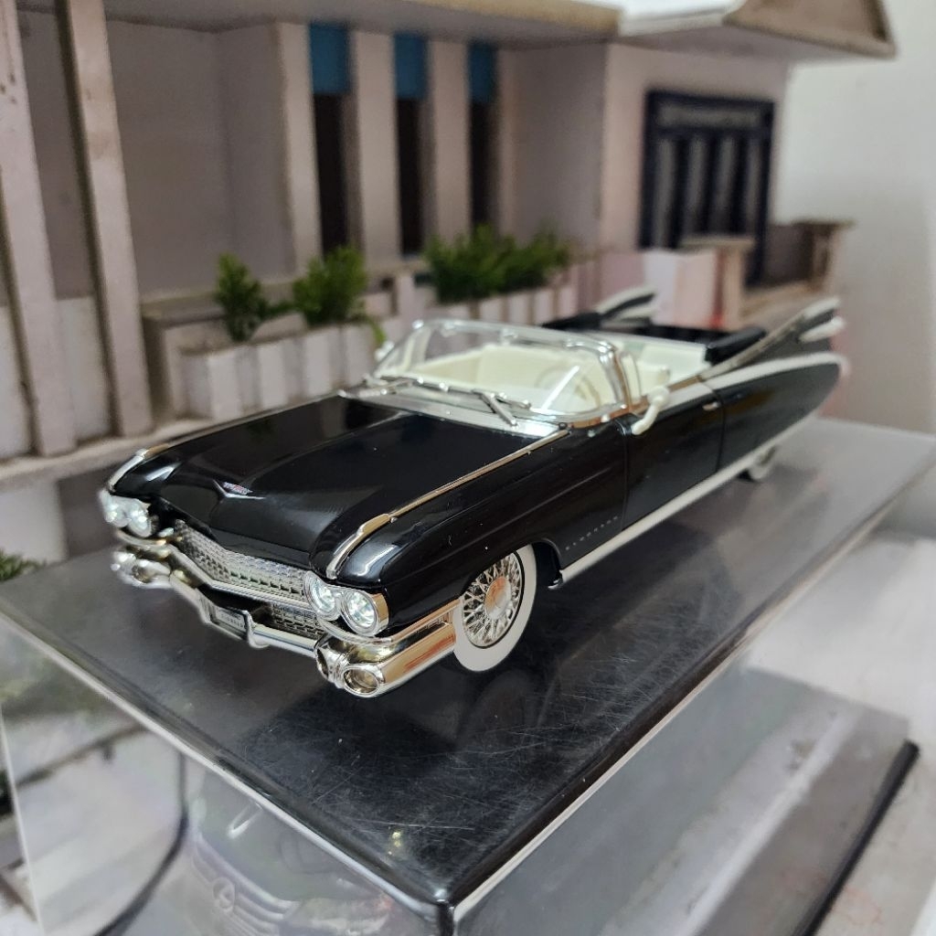 Mô hình xe Cadillac Eldorado 1959 cổ điển tỷ lệ 1:24 tặng biển số VIP