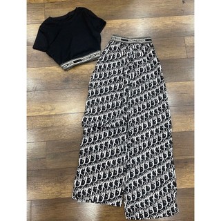  Sét bộ áo croptop tay ngắn kiểu eo chữ  phối quần dài đì o ống rộng cực hot 