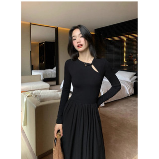 PUSUMEDE-   SẴN S  Váy dáng dài cổ tròn phối khuy cài 