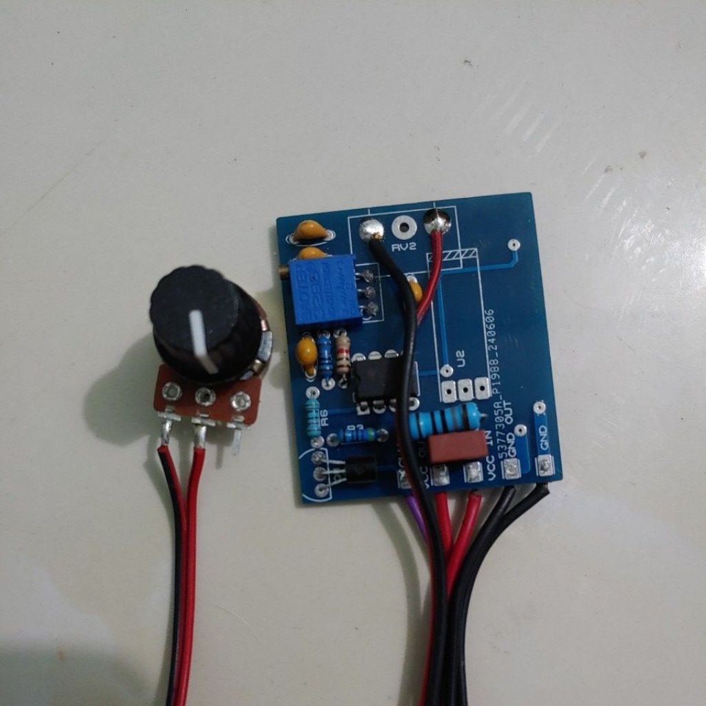 (phụ kiện quạt 12v)Mạch tạo xung clock cho mô tơ bldc