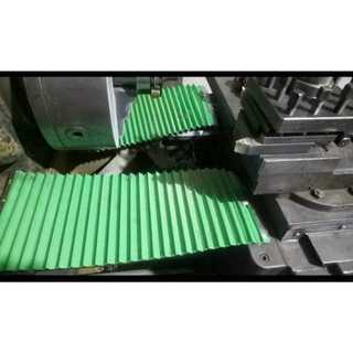  Tấm che bavia – che dầu nước máy tiện CNC kéo xếp 400x560 – Nhựa cứng chống nước chịu nhiệt 