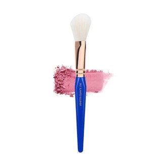 Cọ má hồng Bdellium Tools Golden Triangle 962 Slanted Blusher làm nổi bật gò má và các đường nét trên mặt