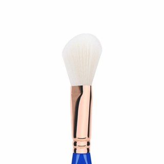 Cọ má hồng Bdellium Tools Golden Triangle 962 Slanted Blusher làm nổi bật gò má và các đường nét trên mặt