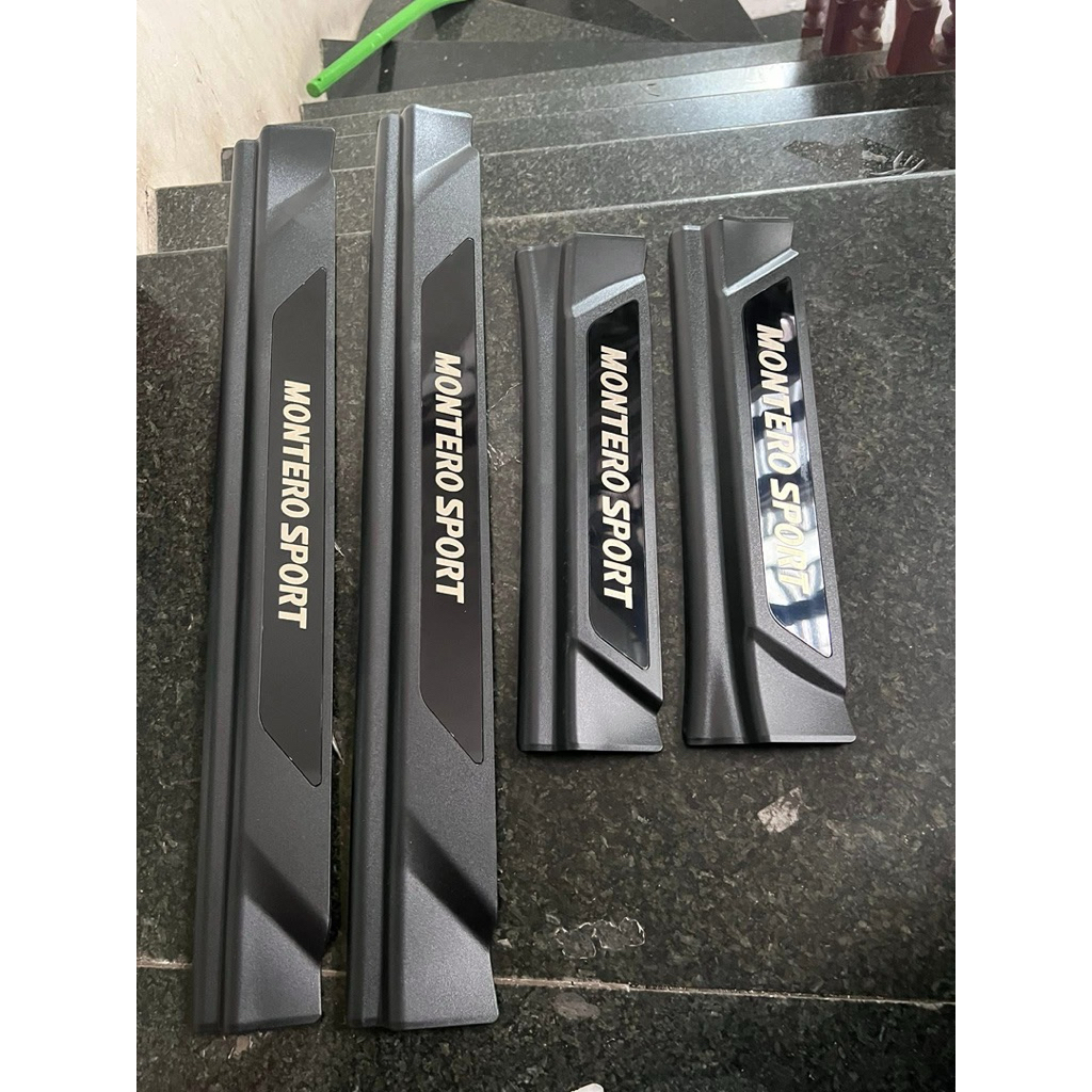 Ốp bậc Cửa , Nẹp bước Chân Mitsubishi Pajero Sport 2019-2023- bậc ngoài nhựa . ốp trong titan
